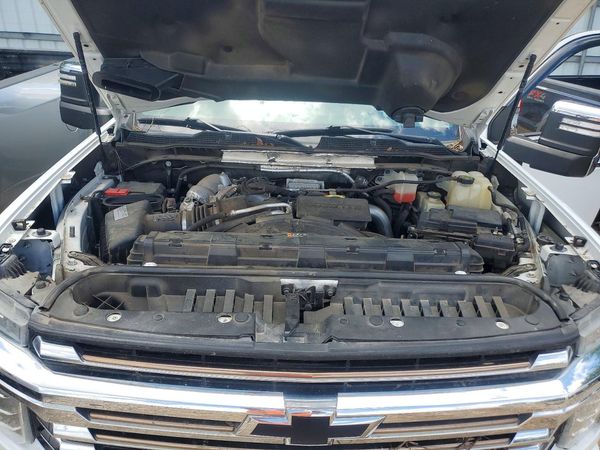 2020 CHEVROLET SILVERADO High Country — Engine bay