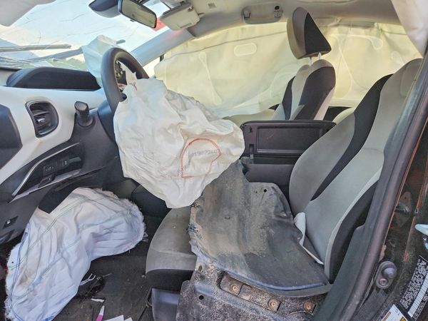 2020 TOYOTA PRIUS — DENT