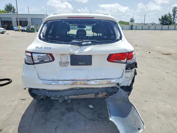 2017 MERCEDES-BENZ GLC