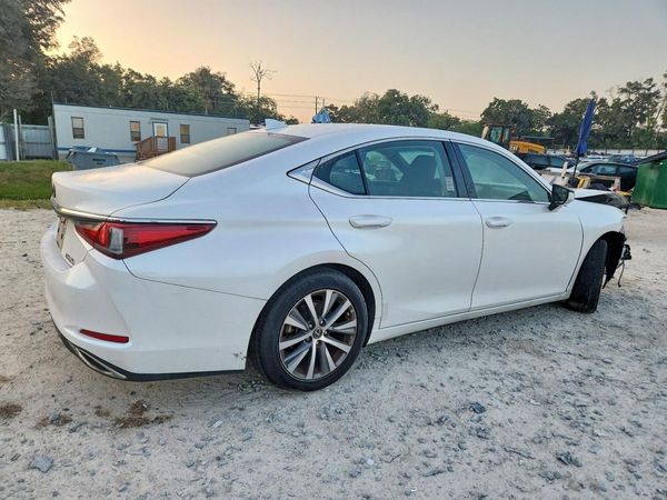 2019 LEXUS ES