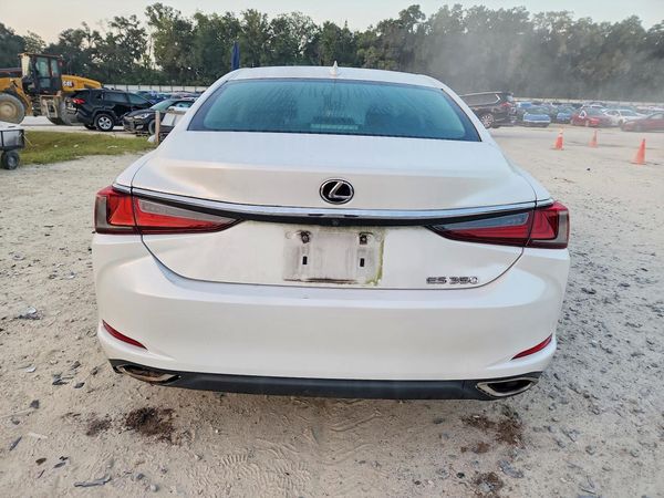 2019 LEXUS ES