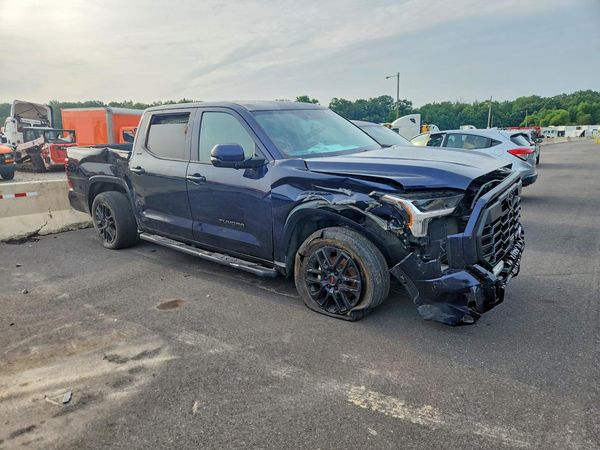 2024 TOYOTA TUNDRA SR5