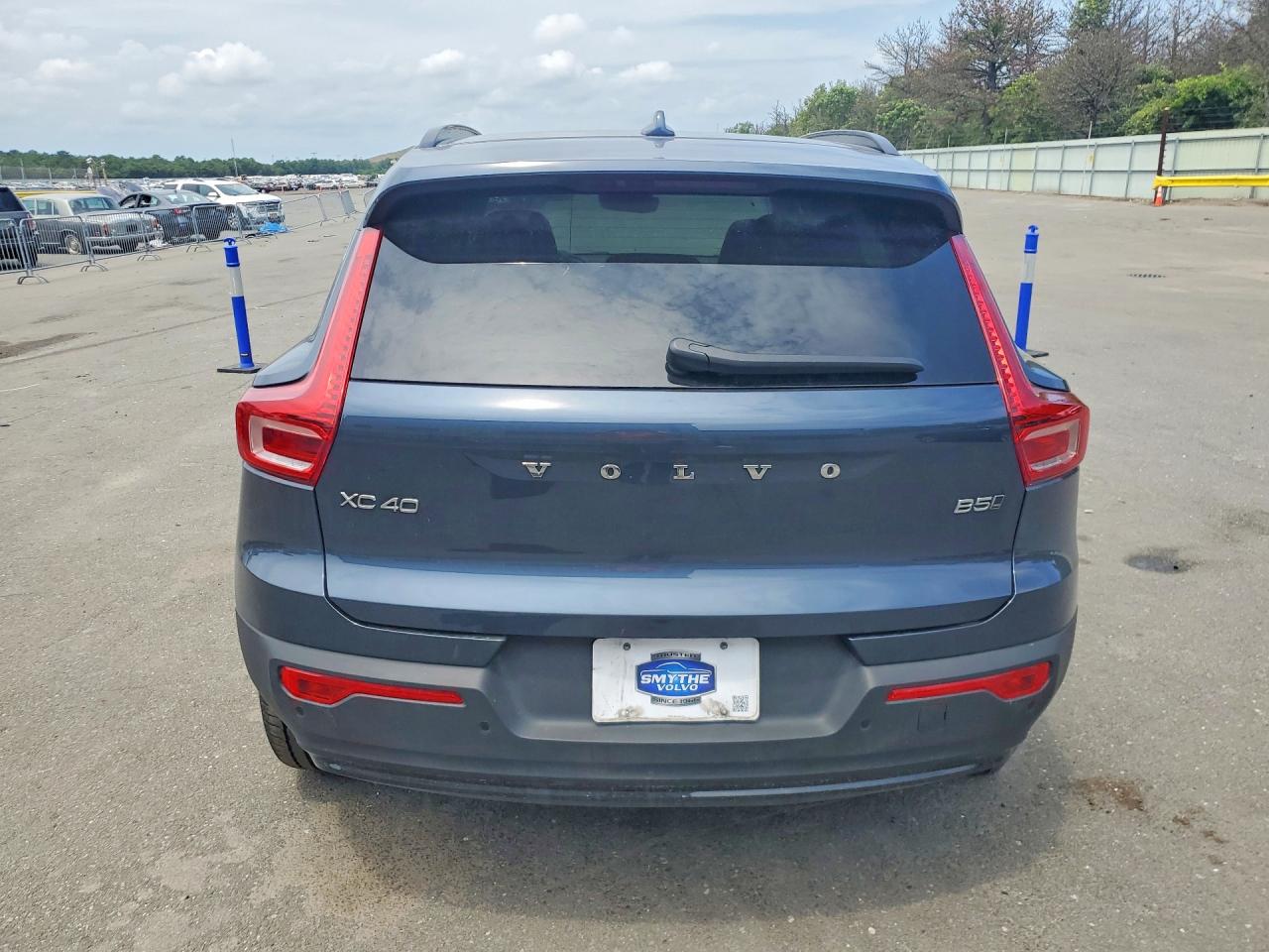 2026 VOLVO XC40 Core