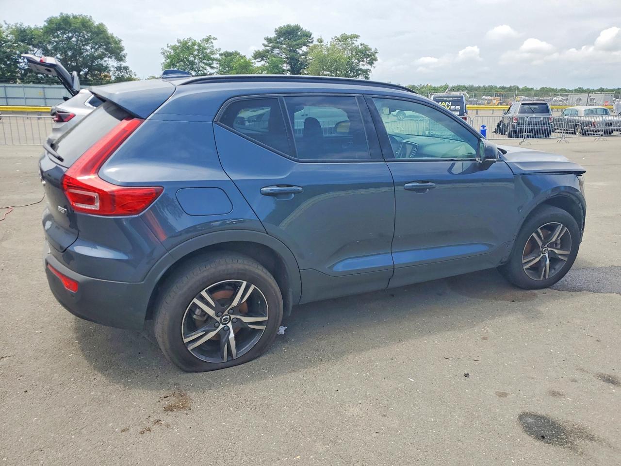 2026 VOLVO XC40 Core