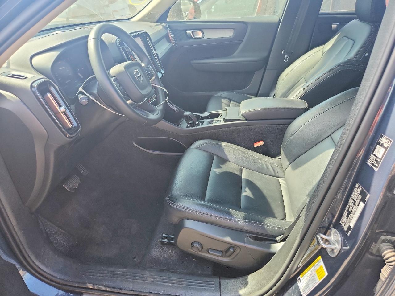 2026 VOLVO XC40 Core