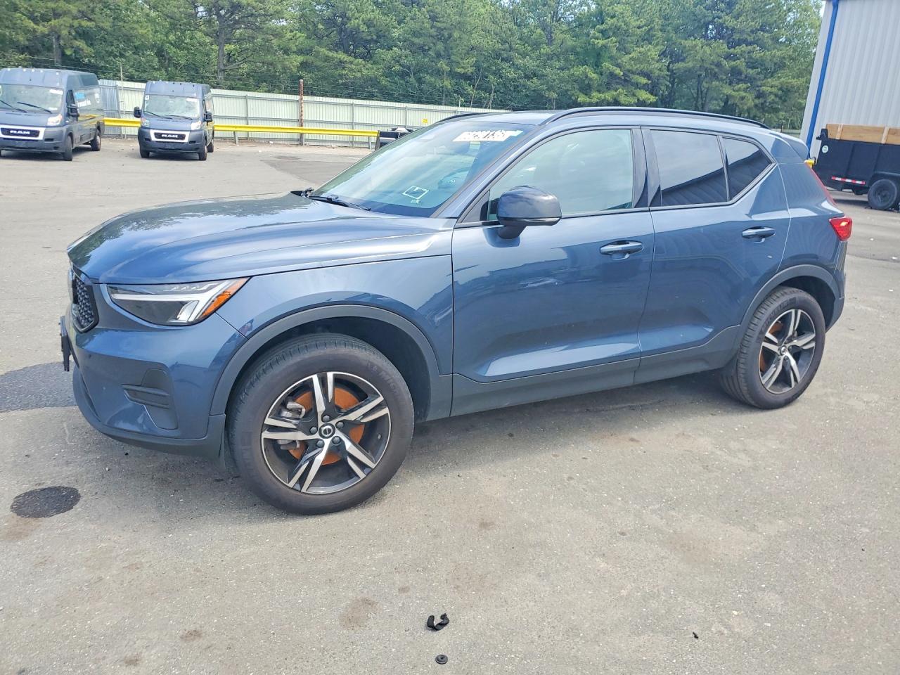 2026 VOLVO XC40 Core