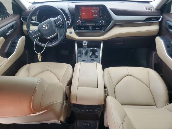 2021 TOYOTA HIGHLANDER XLE
