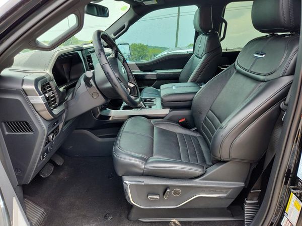 2025 FORD F150 Platinum