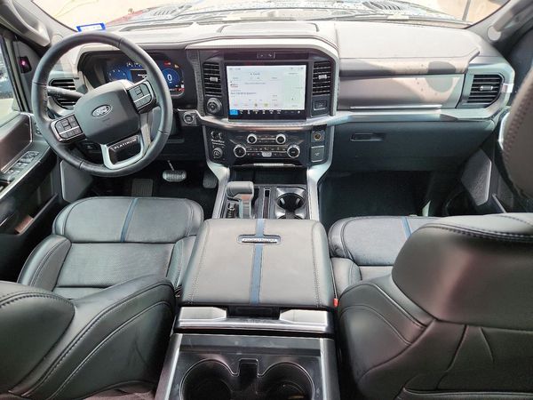 2025 FORD F150 Platinum