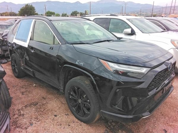 2022 TOYOTA RAV4 SE