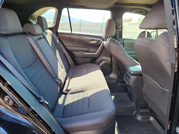 2022 TOYOTA RAV4 SE