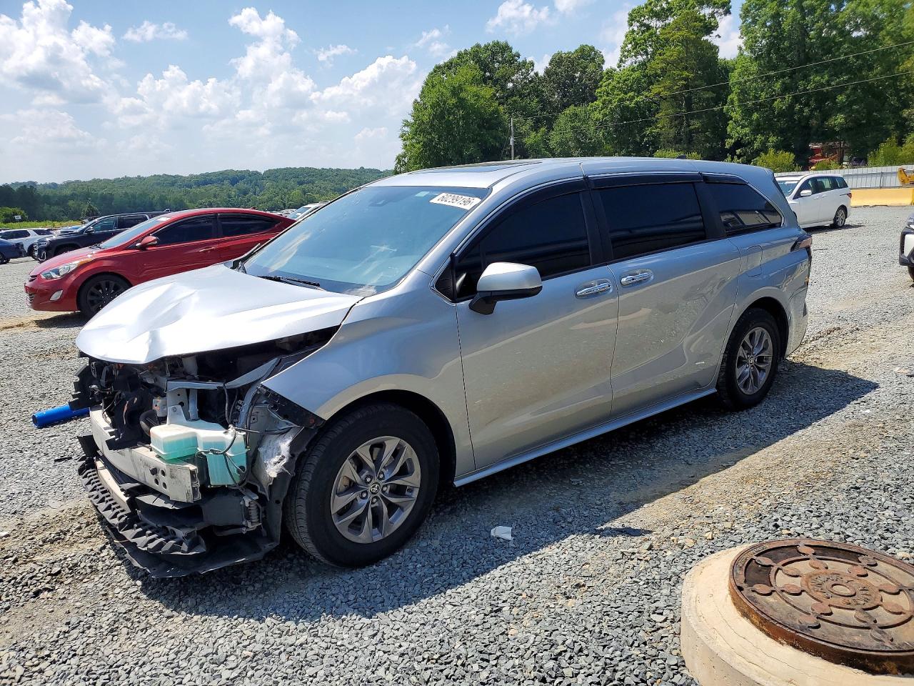 2022 TOYOTA SIENNA XLE