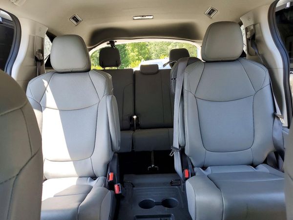 2022 TOYOTA SIENNA XLE