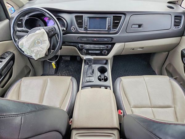 2017 KIA SEDONA LX