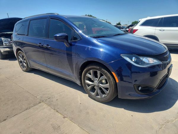 2018 CHRYSLER PACIFICA Touring Plus