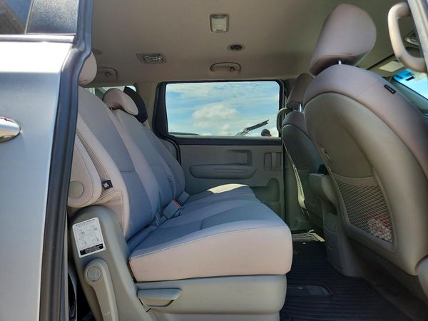 2018 KIA SEDONA LX