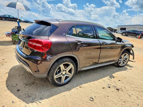 2015 MERCEDES-BENZ GLA