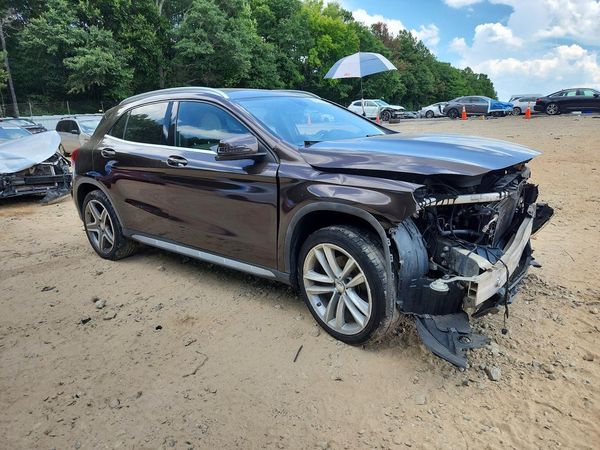 2015 MERCEDES-BENZ GLA