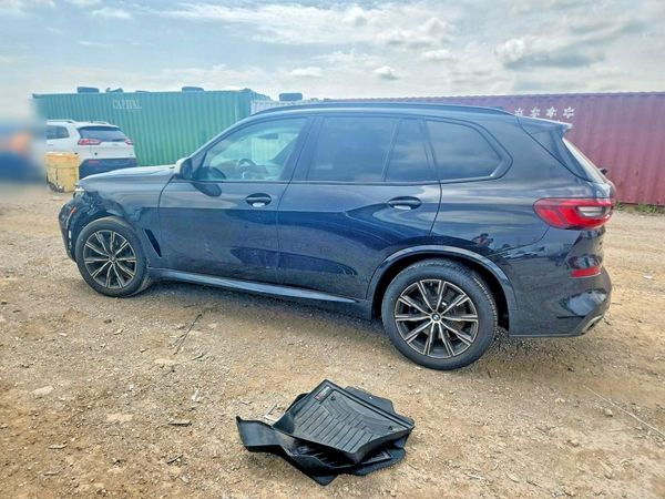 2022 BMW X5 M50i
