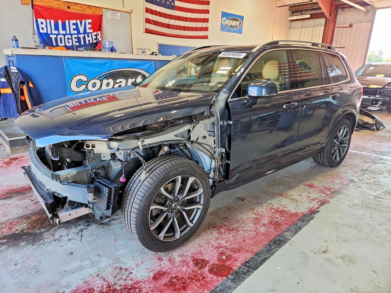 2018 VOLVO XC90 Momentum