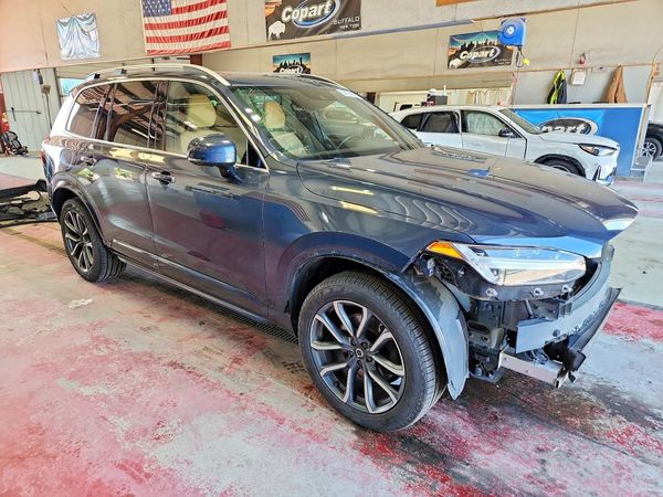2018 VOLVO XC90 Momentum