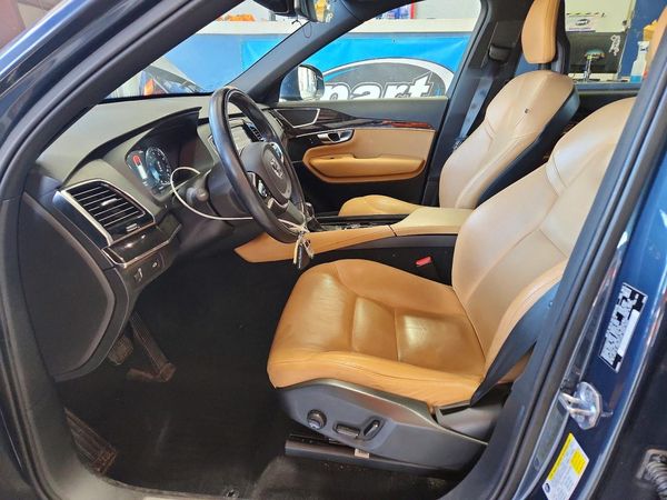 2018 VOLVO XC90 Momentum