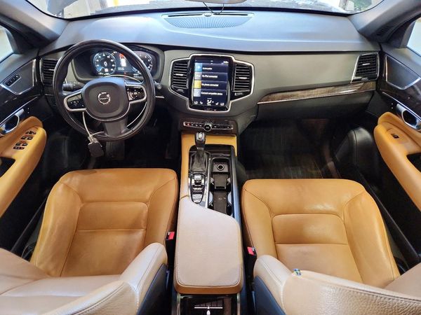 2018 VOLVO XC90 Momentum