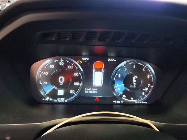 2018 VOLVO XC90 Momentum