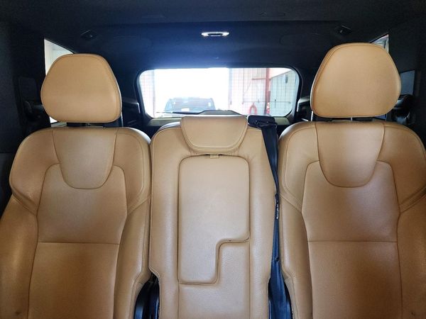 2018 VOLVO XC90 Momentum