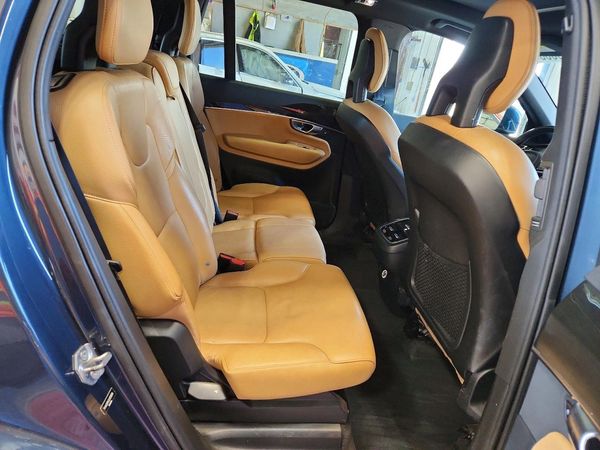 2018 VOLVO XC90 Momentum