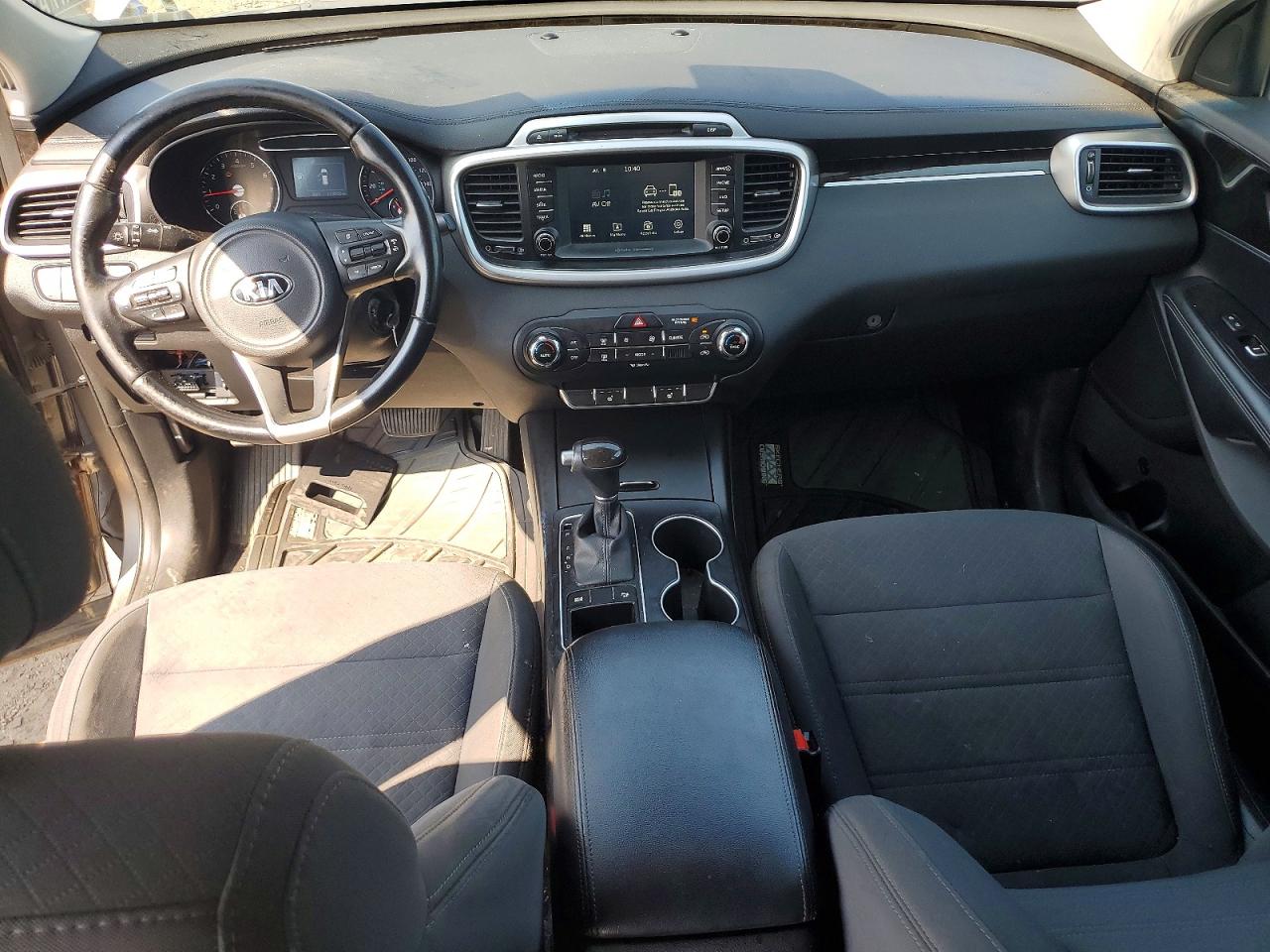 2017 KIA SORENTO L, LX
