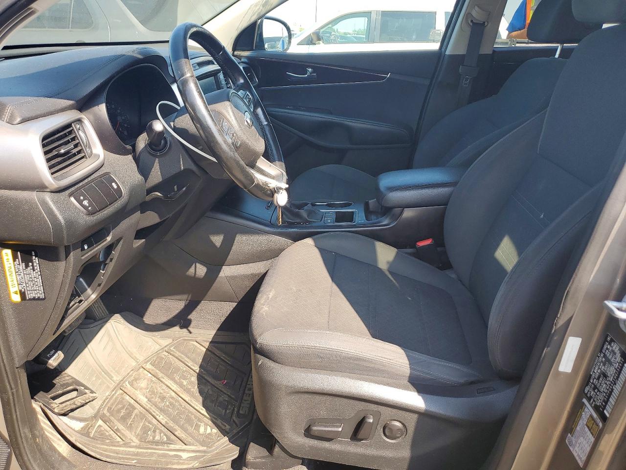 2017 KIA SORENTO L, LX