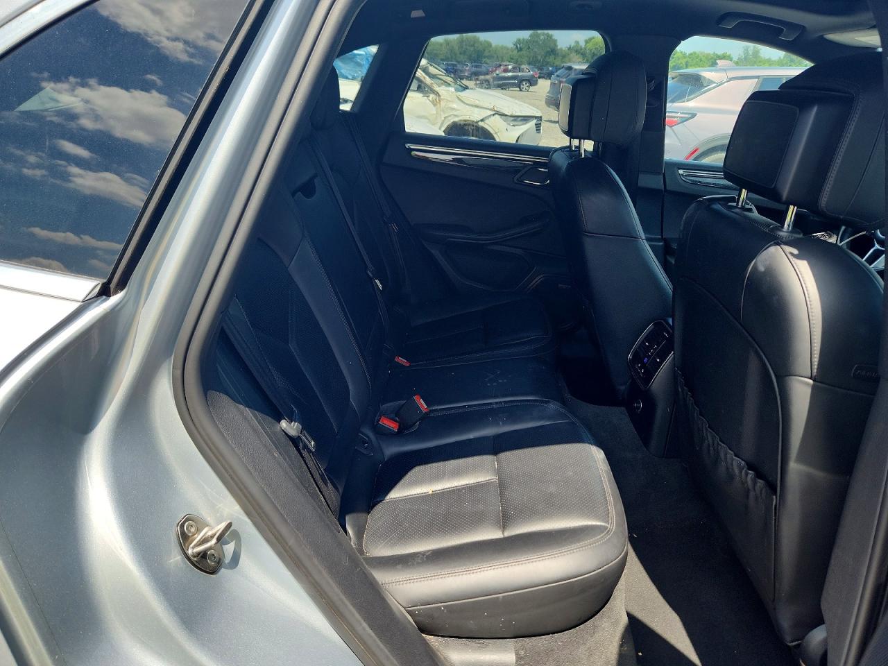 2016 PORSCHE MACAN