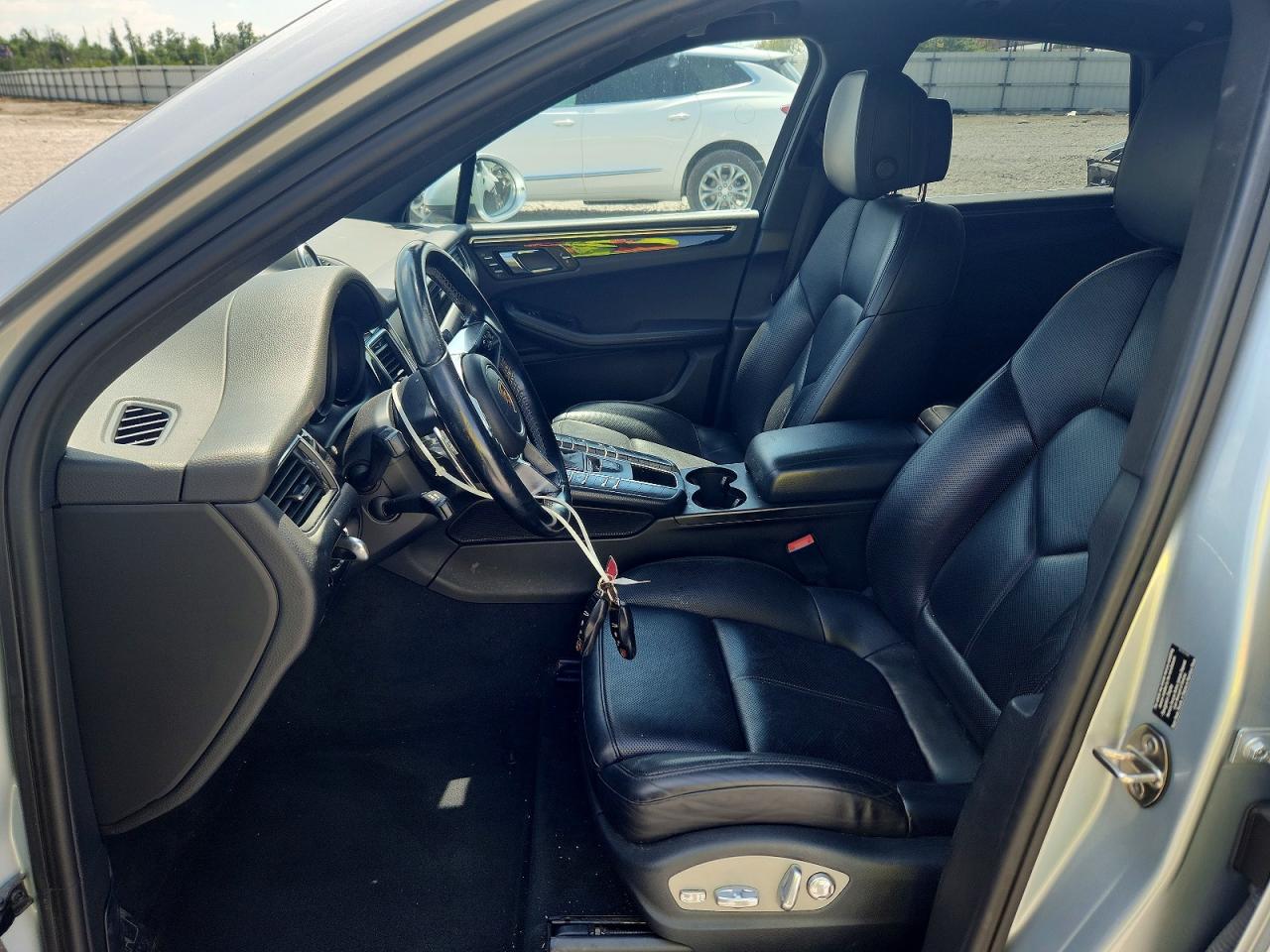 2016 PORSCHE MACAN