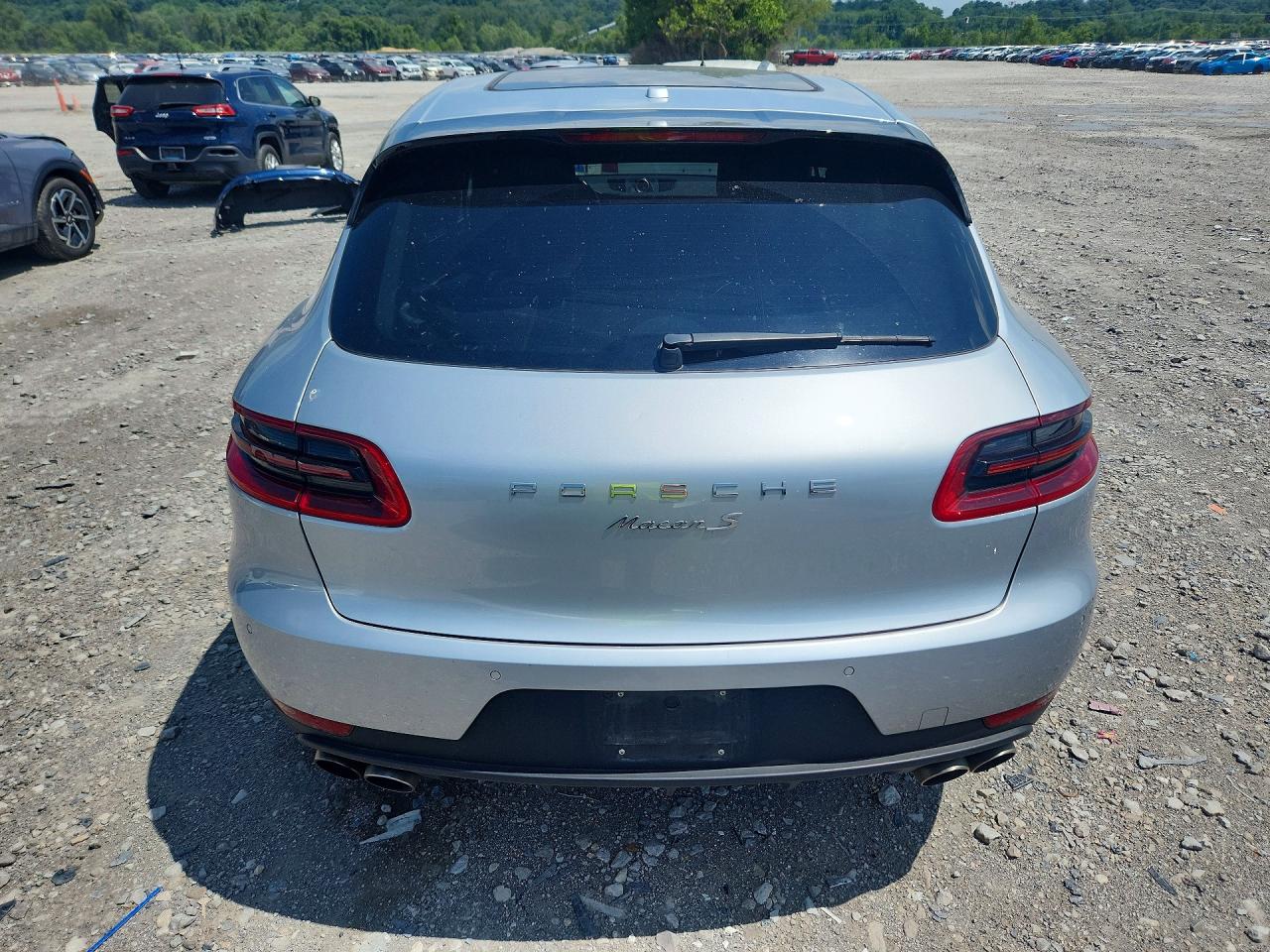 2016 PORSCHE MACAN