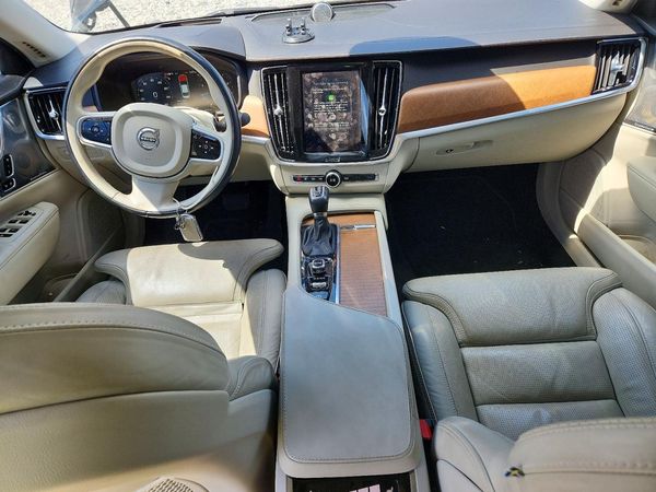 2017 VOLVO S90 Inscription — CKPT