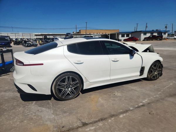 2022 KIA STINGER