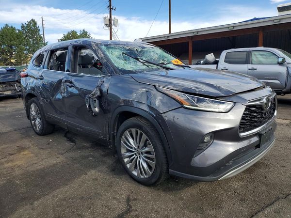 2021 TOYOTA HIGHLANDER Platinum