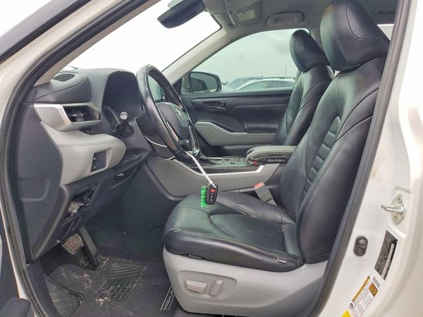 2020 TOYOTA HIGHLANDER LE