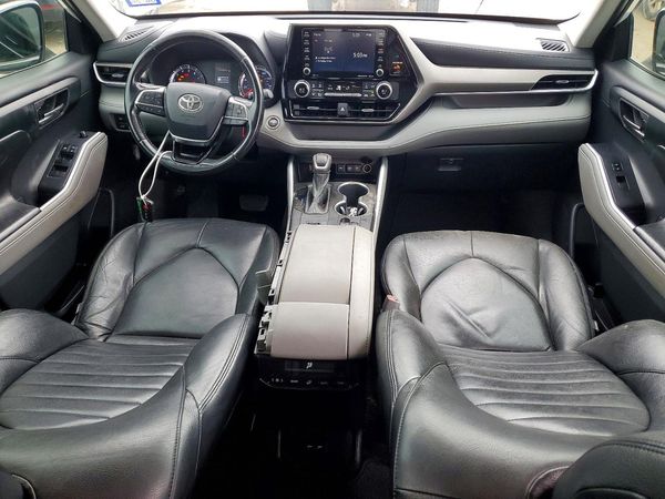2020 TOYOTA HIGHLANDER LE