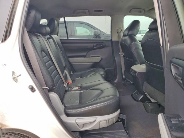 2020 TOYOTA HIGHLANDER LE