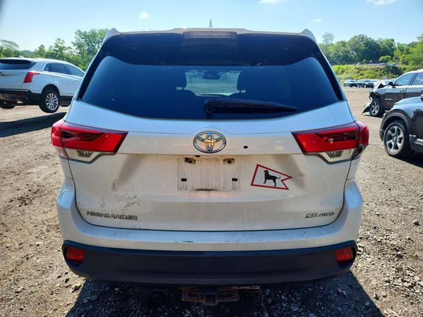 2018 TOYOTA HIGHLANDER SE/XLE