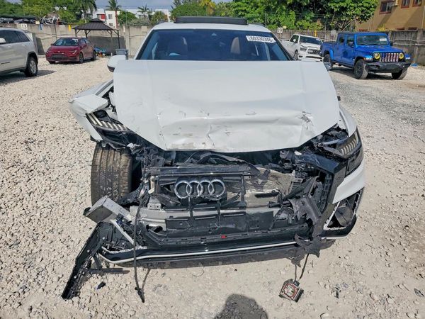 2022 AUDI Q8