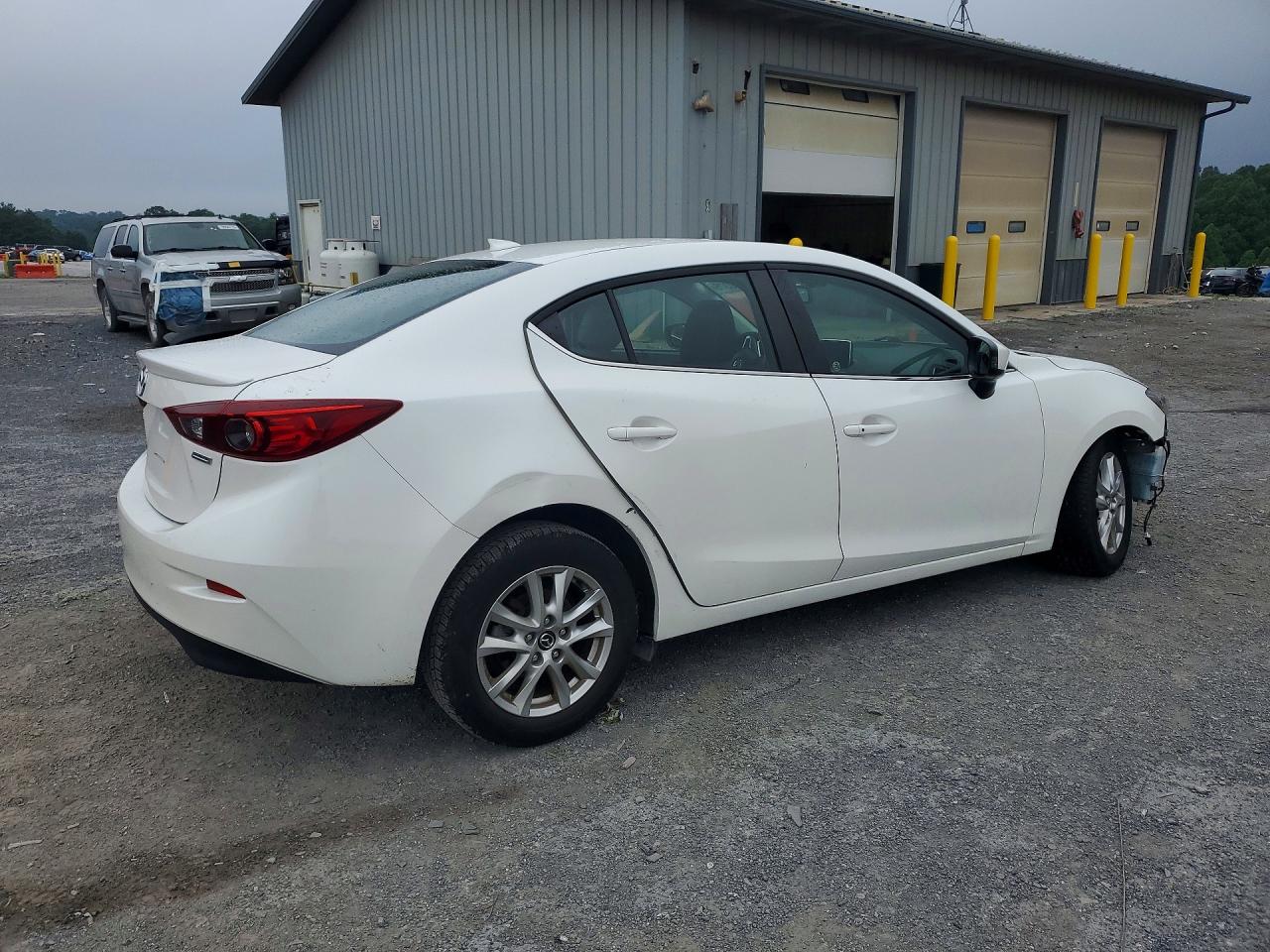 2016 MAZDA 3 SE