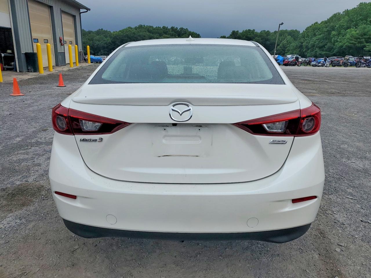 2016 MAZDA 3 SE