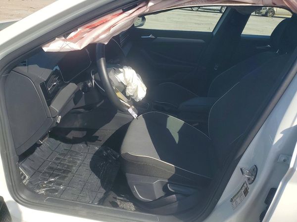 2025 VOLKSWAGEN JETTA Sport