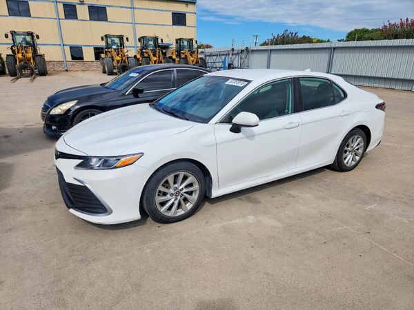 2021 TOYOTA CAMRY LE — Front 3/4