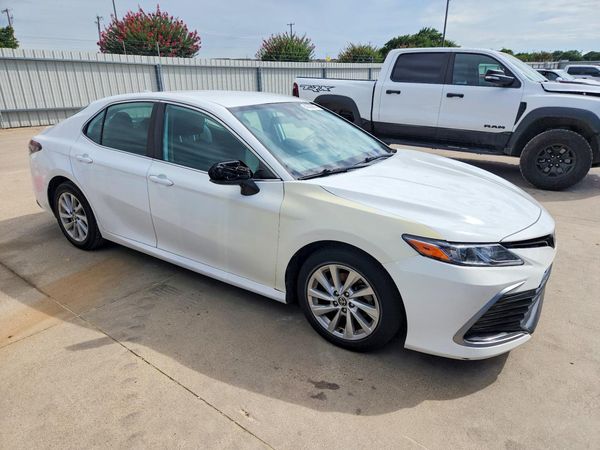 2021 TOYOTA CAMRY LE — Passenger 3/4