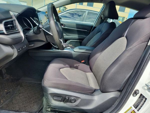 2021 TOYOTA CAMRY LE — DENT