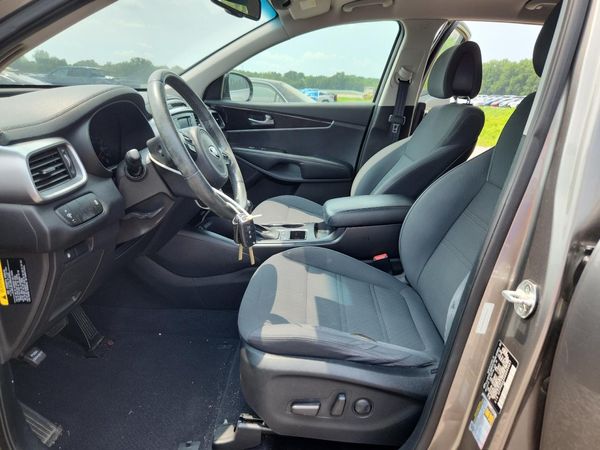 2016 KIA SORENTO L / LX